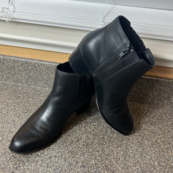 Clarks Classic Ankle Bootie Womens Sz 9M Black Leather Comfort Casual Block Heel - Picture 3 of 11